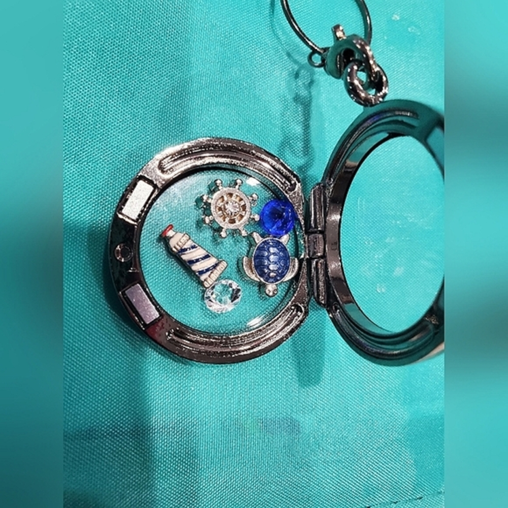NIB Nautical Floating Charm Locket Necklace‎ In Gunmetal - Picture 3 of 6